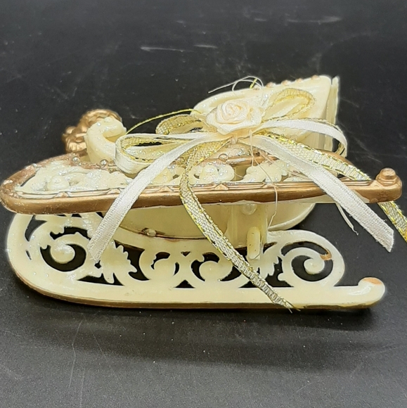 Vintage Plastic Cream & Gold Glittery Christmas Sled Sleigh Ornaments Lot of 4 - Picture 5 of 5